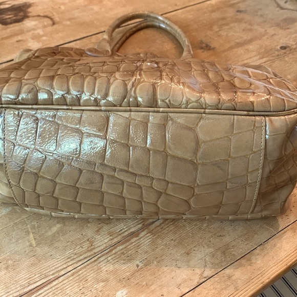 Mauricio Taiuti patent leather croc texture tote shoulder bag - Picture 2 of 9